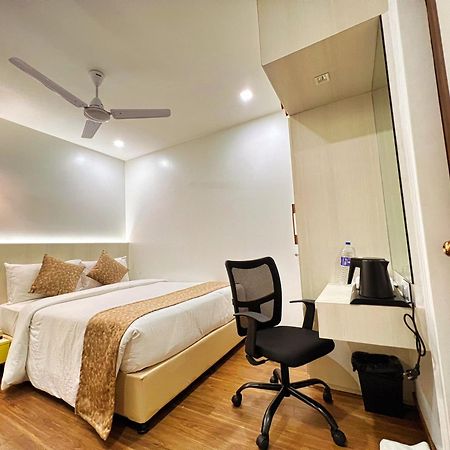 White House By Maxxvalue Service Apartments Bandra มุมไบ ภายนอก รูปภาพ