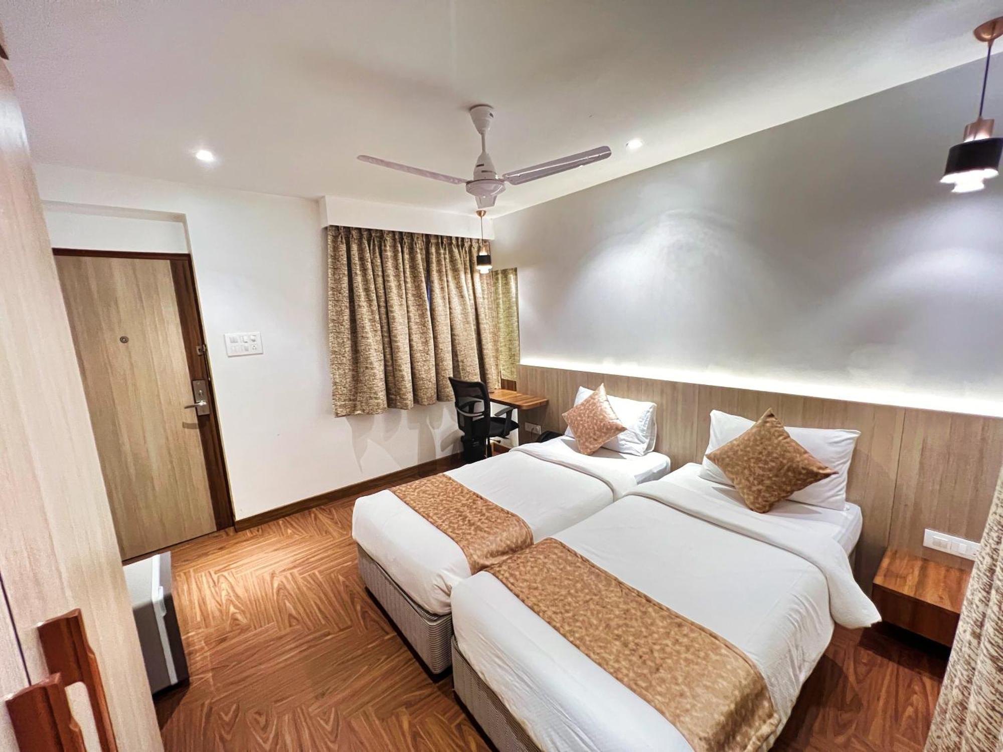 White House By Maxxvalue Service Apartments Bandra มุมไบ ภายนอก รูปภาพ